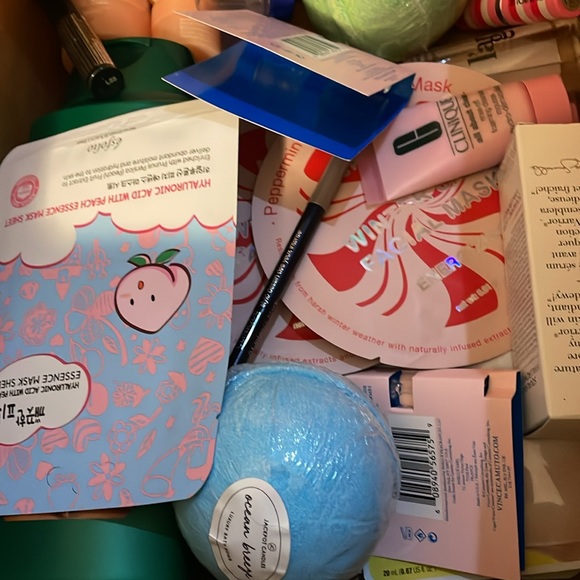 BEAUTY MYSTERY BOX - BY REQUEST - Picture 4 of 13